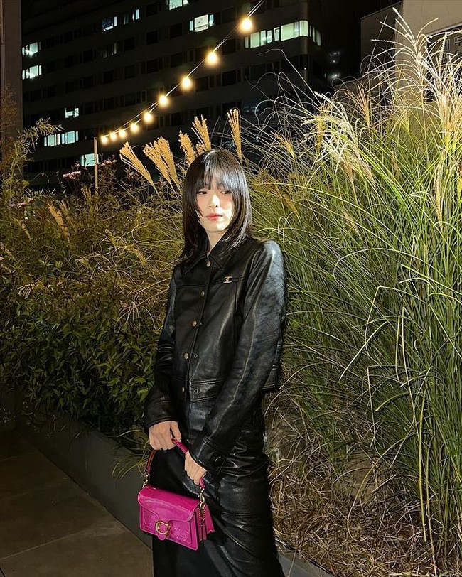 “Is that han so hee ssi 😂😂” “Slide terakhir gw kira han sohee 🤤” “Last Slide Hansohee sangat 😍” komentar penggemar yang menyadari kemiripan Ryujin ITZY dan Han So Hee. Foto: dok. Twitter @SRJ_Global