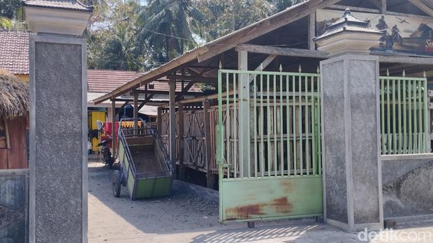 Sejarah bengkel ketok magic yang tekniknya diciptakan Ahmad Kaselan atau Mbah Turut asal Blitar.