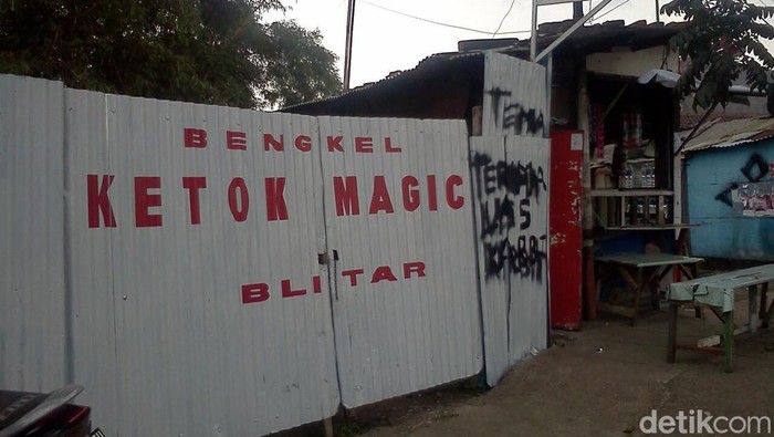 Sejarah bengkel ketok magic yang tekniknya diciptakan Ahmad Kaselan atau Mbah Turut asal Blitar.