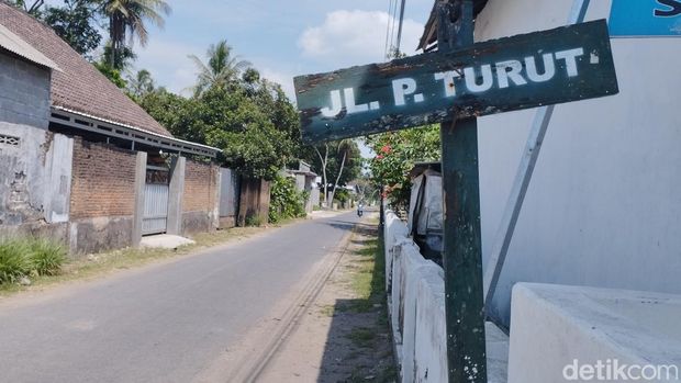 Sejarah bengkel ketok magic yang tekniknya diciptakan Ahmad Kaselan atau Mbah Turut asal Blitar.
