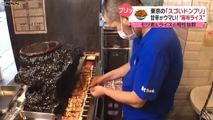 Selama 60 Tahun, Resto Ini Tak Pernah Bersihkan Tempat Saus Sate Babi Mereka