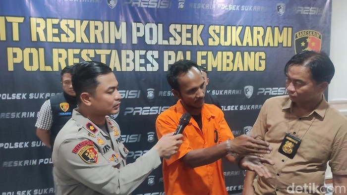 Seorang pria mencuri hp iphone milik wanita yang kecelakaan dengan modus pura-pura menolong