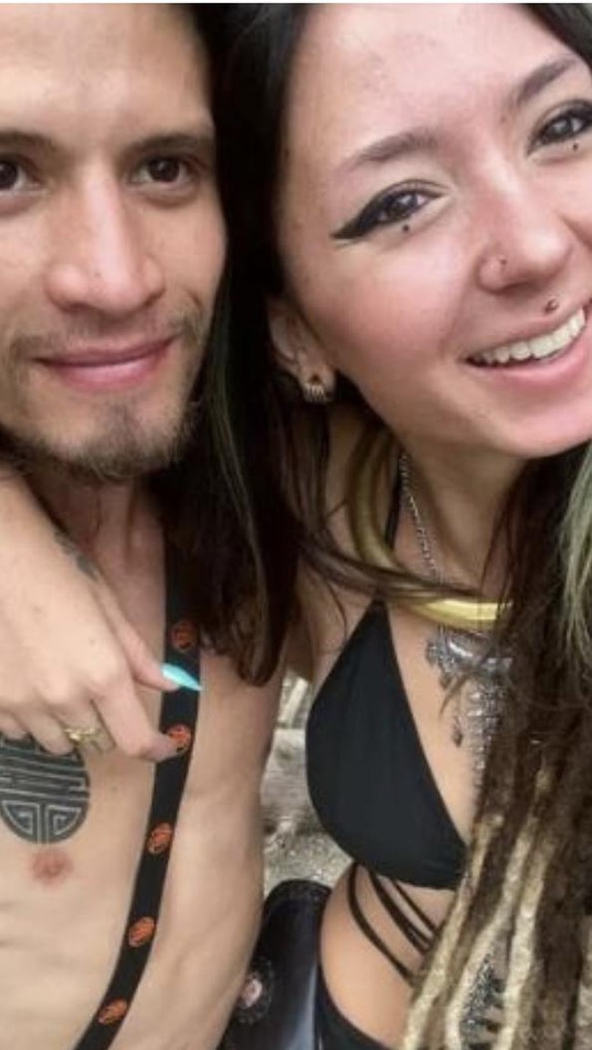 Shani Louk datang ke festival musik tersebut bersama kekasihnya Orion Hernández yang kini juga menghilang. Foto: Dok. Instagram