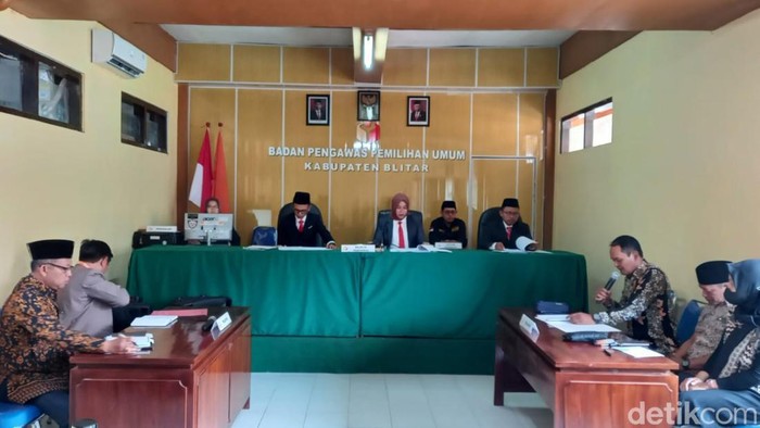 Sidang dugaan pelanggaran administrasi KPU di Bawaslu Kabupaten Blitar