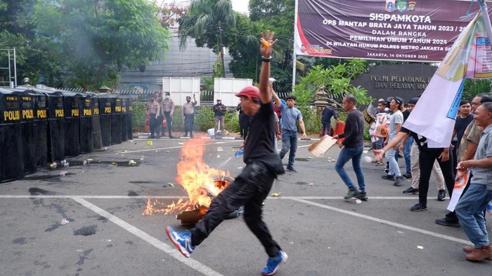 Simulasi pengamanan pemilu 2024 di Polres Metro Jakarta Selatan