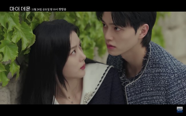 Drama Korea My Demon mengikuti kisah cinta pewaris konglomerat Do Do Hee (pemain Kim Yoo Jung) dan iblis predator Jung Gu Won (pemain Song Kang), yang terjebak dalam pernikahan kontrak. Foto: dok. SBS