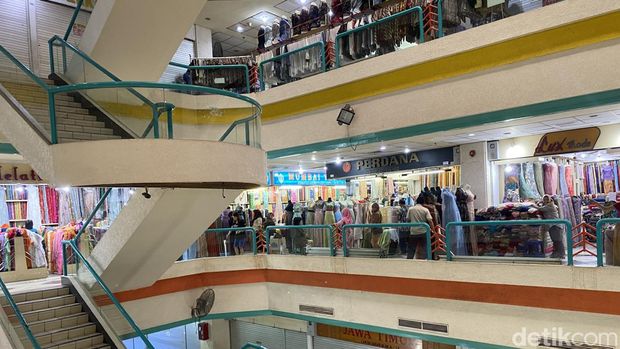 Suasana di Jembatan Merah Plaza yang belum terlalu ramai pengunjung meski TikTok Shop sudah ditutup.