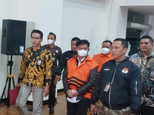 Ditahan KPK, Syahrul Yasin Limpo Pakai Rompi Oranye dan Diborgol