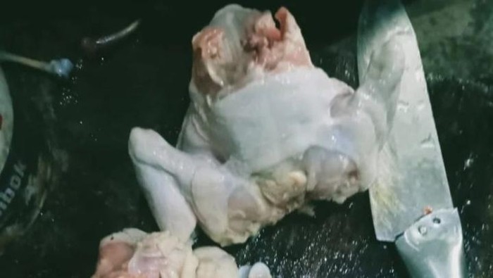 Tangkapan layar postingan soal bantuan daging ayam tak layak konsumsi yang diterima sebagian warga di Kecamatan Bojong, Kabupaten Pekalongan, Jumat (13/10/2023).