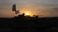 Militer Israel juga telah mengerahkan ratusan ribu tentara ke perbatasan dengan Jalur Gaza, saat mereka melanjutkan serangan udara yang disebut menargetkan infrastruktur Hamas, komandan dan pusat operasi di wilayah Palestina itu. 