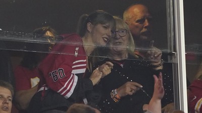 Foto Ini Bisa Jadi Bukti Taylor Swift & Travis Kelce Pacaran Bukan Cuma Gosip