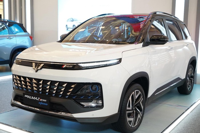 Test drive Wuling Almaz di Delipark Mall