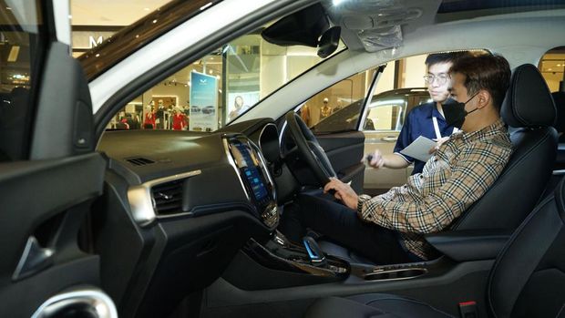 Test drive Wuling Almaz di Delipark Mall