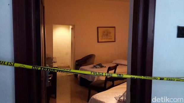 TKP kamar hotel lokasi penganiayaan wanita bersimbah darah di Solo, Jumat (13/10/2023).