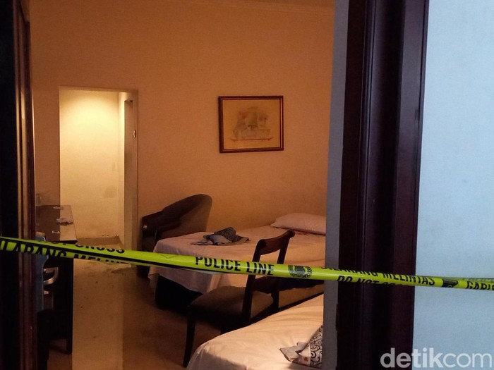 TKP kamar hotel lokasi penganiayaan wanita bersimbah darah di Solo, Jumat (13/10/2023).