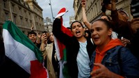 Menteri Dalam Negeri sebelumnya melarang protes pro-Palestina, dengan mengatakan bahwa protes tersebut kemungkinan akan menimbulkan gangguan terhadap ketertiban umum.  