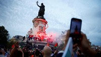 Ratusan warga Paris pro Palestina menggelar unjuk rasa saat konflik yang sedang berlangsung antara Israel dan Hamas.  