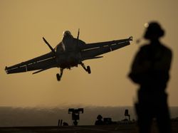 Penampakan USS Gerald R Ford Unjuk Kekuatan Bantu Israel