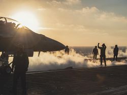 Penampakan USS Gerald R Ford Unjuk Kekuatan Bantu Israel