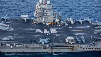 Penampakan dek USS Gerald R. Ford yang sangat besar. Foto: X.com