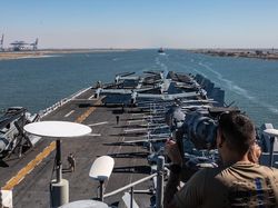 Penampakan USS Gerald R Ford Unjuk Kekuatan Bantu Israel