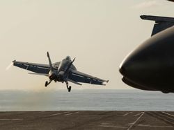 Penampakan USS Gerald R Ford Unjuk Kekuatan Bantu Israel