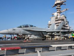 Penampakan USS Gerald R Ford Unjuk Kekuatan Bantu Israel