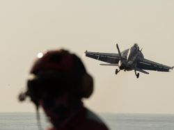 Penampakan USS Gerald R Ford Unjuk Kekuatan Bantu Israel