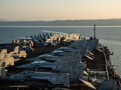 Penampakan USS Gerald R Ford Unjuk Kekuatan Bantu Israel