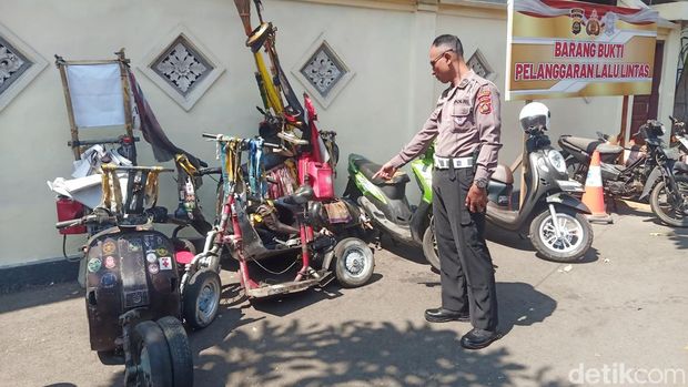 Lima unit kendaraan sepeda motor milik anak jalanan yang tidak layak jalan disita Polres Jembrana.