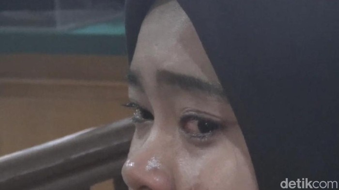 Yunita terdakwa pencabulan 17 anak saat sidang vonis di PN Jambi.