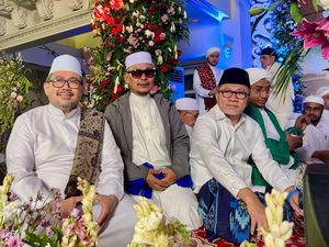 Salat Subuh Bareng Jemaah Se-Jabodetabek, Zulhas: Semoga Berkah-RI Damai