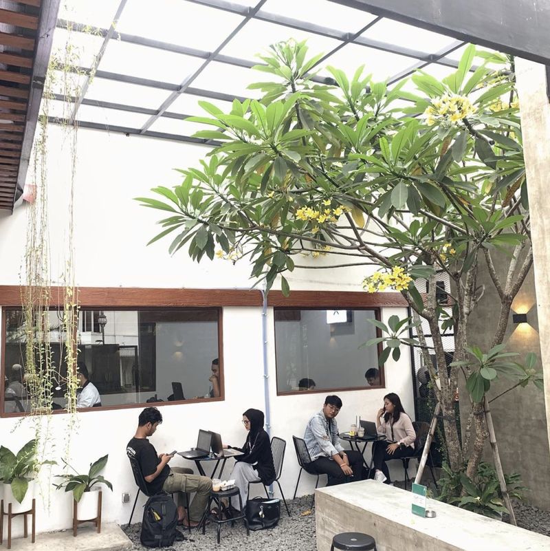 5 Kafe Hits di Depok Buat Santai dan Makan Enak Bareng Bestie