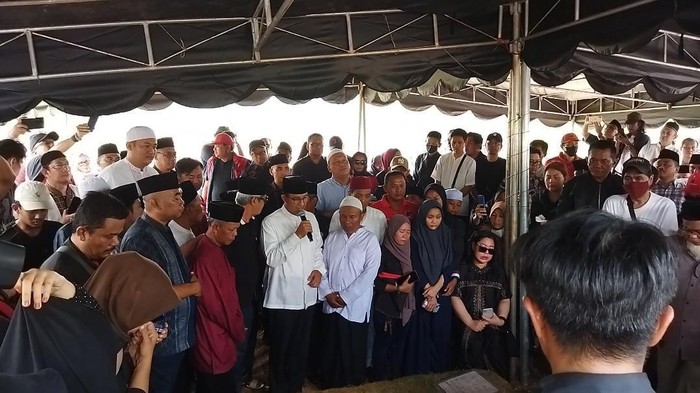 Anies hadiri pemakaman Gembong Warsono