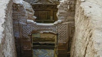 Sekelompok 12 Makam Bawah Tanah Abad Pertengahan ditemukan di China. Bangunan indah untuk melindungi orang kaya yang meninggal di akhirat, berasal dari Dinasti Yuan (1271-1368 M) ditemukan selama penelitian arkeologi di Jinan, Provinsi Shandong di Tiongkok timur. Foto: FB/History Archaeology People