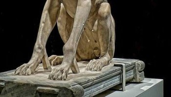 Sphinx dari Lanuvium. Dekat Roma. Romawi, sekitar tahun 120–140 M. Foto: FB/History Archaeology People