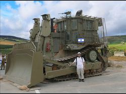 Wujud Sangar Buldoser Monster Milik Israel Tak Tembus Senjata