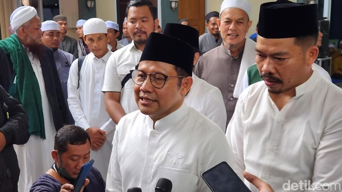 Cak Imin usai mengunjungi Pondok Pesantren Al Fatah, Temboro, Magetan, Jawa Timur