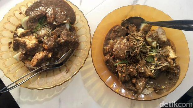 Cita rasa khas Rujak Cingur Joko Dolog Surabaya