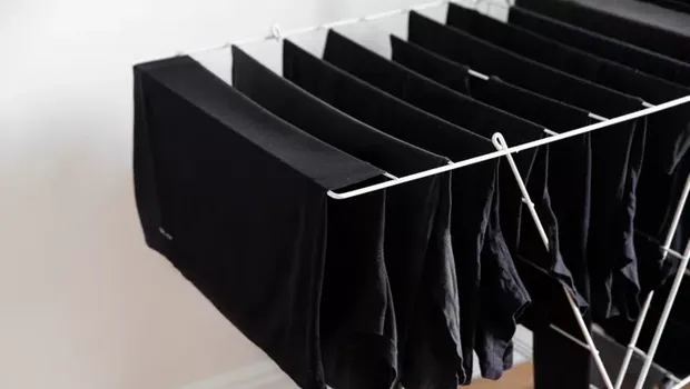 Cuci Baju Hitam/Letícia Almeida via The Spruce