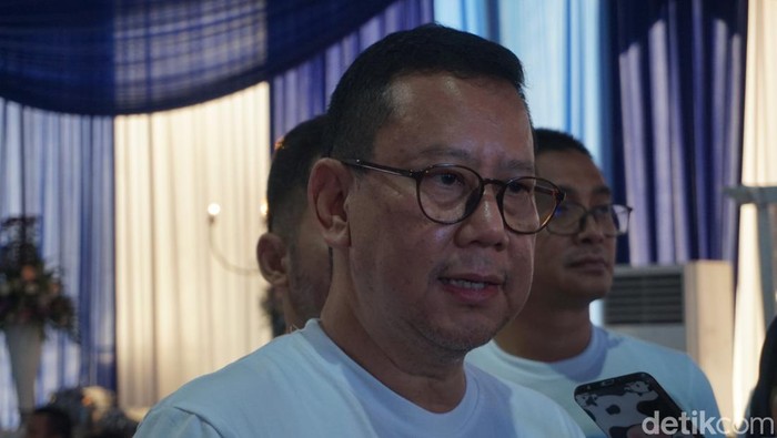 Dirut PT Jasamarga Transjawa Tol Rudi Kurniadi saat wawancara dengan awak media