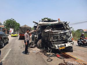 Dua Truk Adu Moncong di Gresik, Satu Sopir Tewas Tergencet