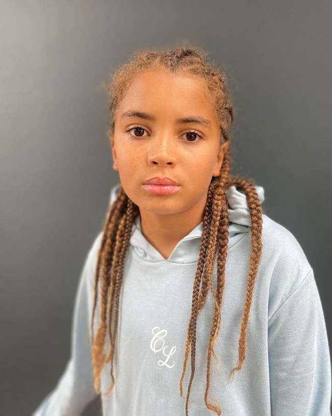 Bonnie pun memulai kampanye dengan mengumpulkan dukungan dari para orang tua yang menghadapi hal serupa. Khususnya mereka yang memiliki anak-anak berambut gimbal dan gaya rambut Afro. Kampanye bertujuan menentang peraturan sekolah yang menurut mereka sewenang-wenang dan membawa perubahan yang berarti. Foto: Instagram/@faroukjames