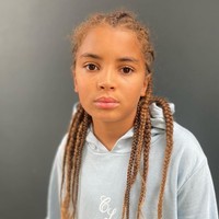 Bonnie pun memulai kampanye dengan mengumpulkan dukungan dari para orang tua yang menghadapi hal serupa. Khususnya mereka yang memiliki anak-anak berambut gimbal dan gaya rambut Afro. Kampanye bertujuan menentang peraturan sekolah yang menurut mereka sewenang-wenang dan membawa perubahan yang berarti. Foto: Instagram/@faroukjames