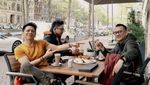 Gaya Ariel NOAH Saat Makan Makan Sate hingga Ngopi Santai di Belanda