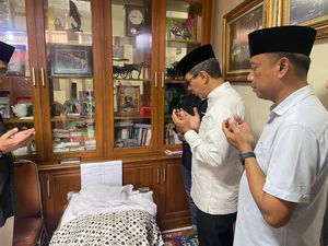 Heru Budi Melayat ke Rumah Duka Ketua F-PDIP DPRD DKI Gembong Warsono