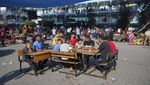 Hindari Serangan Israel, Warga Palestina Ngungsi ke Sekolah