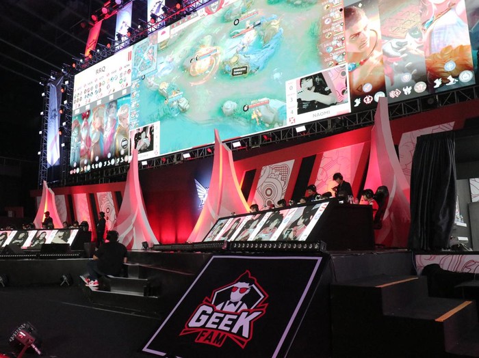 Gelaran kompetisi Mobile Legends tier satu di Indonesia, perlahan-lahan mendekati garis akhirnya. Kali ini penggemar bakal disuguhkan pertandingan super epik di final lower bracket.
