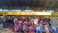Sebanyak 300 pendukung Gibran yang bergabung dalam “Kawan Gibran Cirebon” menyatakan dukungannya terhadap Gibran Rakabuming Raka untuk maju sebagai calon wakil presiden dalam kontestasi politik 2024, Cirebon, Sabtu (14/10/2023).