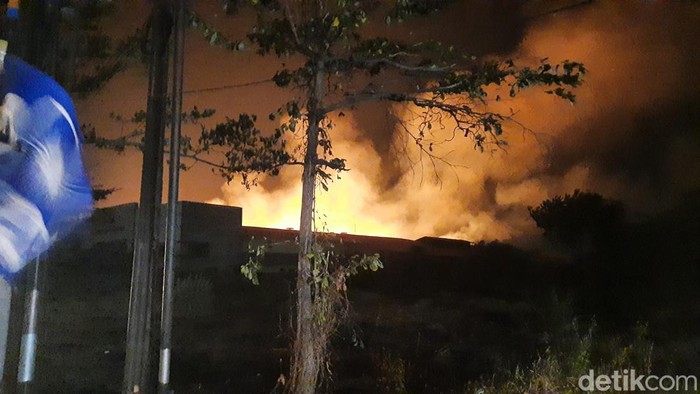 Kebakaran pabrik kertas di Terban, Kudus, Sabtu (14/10/2023)